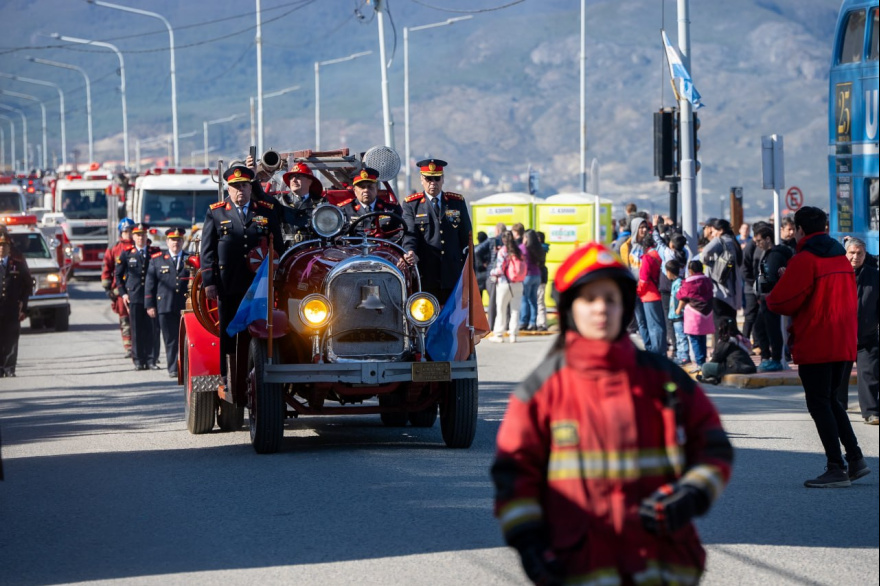Gobierno acompañó las celebraciones por el 141° aniversario de la ciudad de Ushuaia